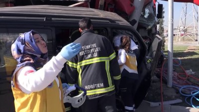 Kütahya'da Trafik Kazası Açıklaması 1 Ölü, 2 Yaralı