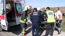 OSMAN USLU - Muğla'da Otomobil Direğe Çarptı Açıklaması 3 Yaralı