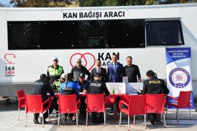 Polislerden Örnek Kan Bağışı