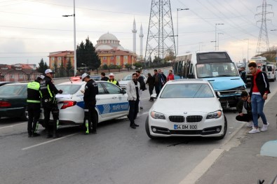 Yolcu Minibüsü İle Otomobil Çarpıştı Açıklaması 8 Yaralı