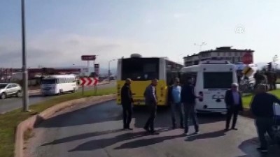 Balıkesir'de Belediye Otobüsü İle Minibüs Çarpıştı Açıklaması 9 Yaralı