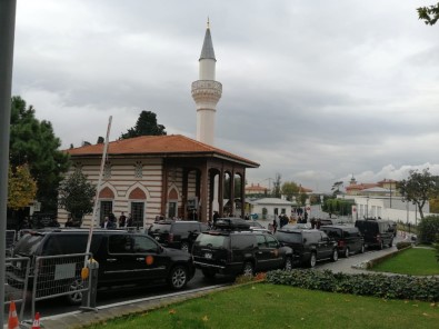 Erdoğan Cuma Namazını Kerem Aydınlar Camii'nde Kıldı