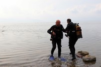 SAPANCA GÖLÜ - Eski Bakan Kirliliğe Dikkat Çekmek İçin Göle Dalış Yaptı