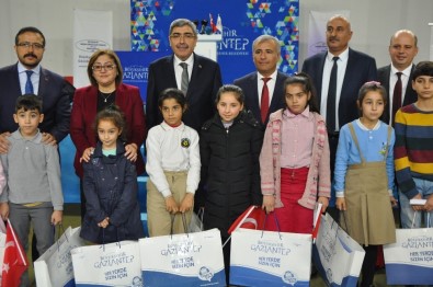 Gaziantep'te 6 Bin 300 Öğrenciye Okul Kıyafeti Yardımı