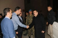 İDRIS AKBıYıK - Hakkari Valisi Akbıyık'tan Yaralı Askerlere Ziyaret