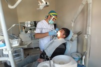 SAĞLIKLI GÜLÜŞLER - Ödüllü Dişçi Malazgirt'te Klinik Açtı