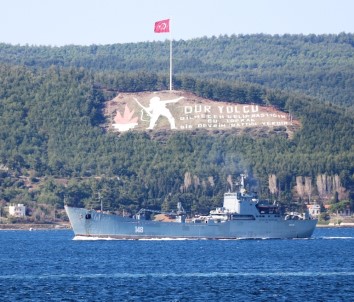 Rus Savaş Gemisi Çanakkale Boğazı'ndan Geçti