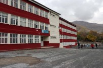 TEMİZLİK İŞÇİSİ - Temizliğini Yaptığı Üniversitede Okuyup Öğretmen Oldu