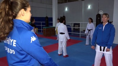 Anne Kız Karatede Başarıya Birlikte Ulaştı