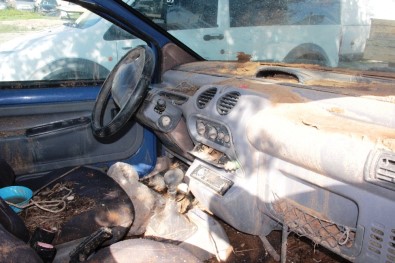 Bodrum Sanayisi Sele Kapılan Araçlarla Dolup Taştı