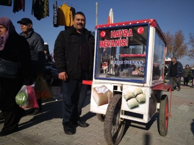 El Arabasında Tatlı Satan Topbaş, 5 Çocuk Okutuyor