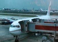 Hostes 'Slide' Patlatınca Uçak 3 Saat Rötar Yaptı