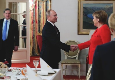 Putin, Kerç Krizi İçin Merkel'le Anlaştı