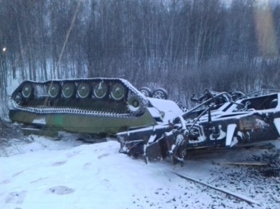 Rusya'da Askeri Araç Taşıyan Tren Devrildi