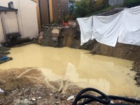 GAZİ İLKÖĞRETİM OKULU - Sağanak Yağış Nedeniyle Okul İnşaatını Su Bastı