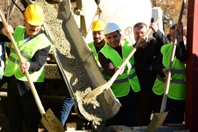 Başkan Uçak Uluderbent'te Çok Amaçlı Salonun Temelini Attı