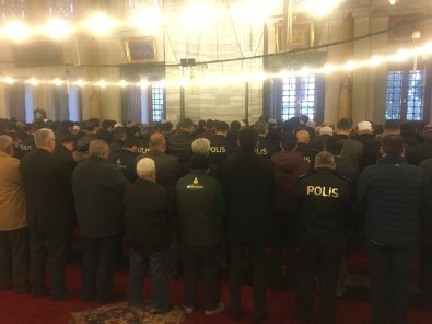 Beşiktaş'taki Terör Saldırısında Şehit Olan Polisler İçin Fatih Camii'nde Mevlid-İ Şerif Okutuldu