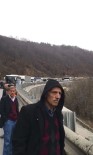 YAĞMUR SUYU - Bursa'da Yoldan Çıkan Tır Bariyerlere Çarptı