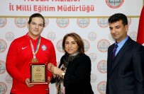 YUSUF DEMIR - Dünya Şampiyonu Öğrenci Muğla'da Ödüllendirildi