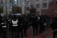 DİYARBAKIR EMNİYET MÜDÜRLÜĞÜ - HDP Binasında Açlık Grevi Yapanlara Operasyon Açıklaması 26 Gözaltı