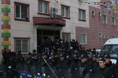 HDP'ye Polis Baskını Açıklaması 20'Den Fazla Gözaltı