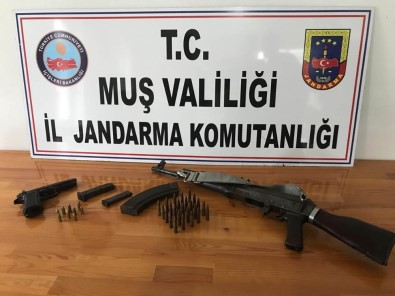 Muş'ta FETÖ Operasyonunda Silah Ve Mühimmat Ele Geçirildi