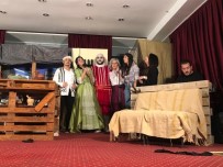 TİYATRO OYUNU - Söke'de 'Tarla Kuşuydu Juliet' Sahnelendi