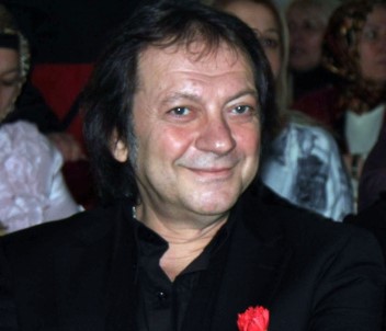 Ünlü Oyuncu Hastaneye Kaldırıldı