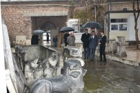 SULTAN CAMİİ - Vali Deniz Manisa'nın Kültürel Değerlerini Yerinde İnceledi