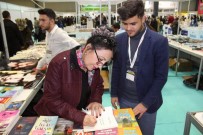 YALIN - Yazar Ümran Öztürk'e Memleketi Van'da Yoğun İlgi