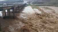 Adıyaman'da Sel Önüne Ne Kattıysa Sürükledi Haberi