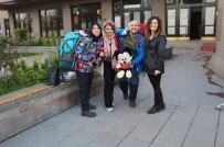 VAN GÖLÜ - Oyuncak Ve Kıyafetler Van'daki Çocuklara