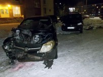 BEYİN SARSINTISI - Rusya'da Buzlu Yolda Hız Yapan Araç Sürücüsü Belediye Başkanına Çarptı
