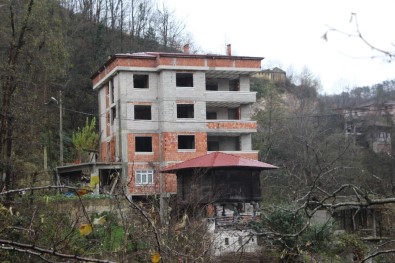 Emniyet Müdürü'nü Şehit Eden Polis Memurunun Trabzon'daki Baba Ocağında Sessizlik Hakim