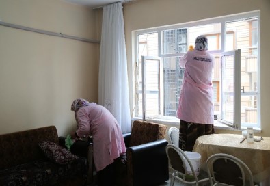 Haliliye'de Yaşlıların Evinde Bakım Hizmeti Veriliyor