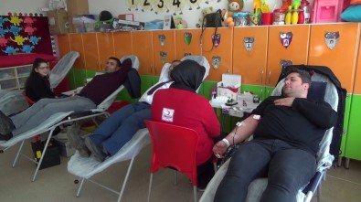 Öğretmenleri Kan Verdi Öğrencilere Kan Bağışının Önemi Anlatıldı