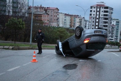 Samsun'da Otomobil Takla Attı Açıklaması 2 Yaralı