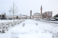 Sivas'ta Kar Hayatı Felç Etti Haberi