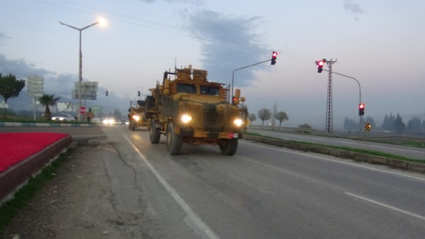 Hatay sınırına askeri sevkiyat