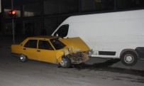 Adana'da Araçlara Çarpan Sürücü Kaçtı