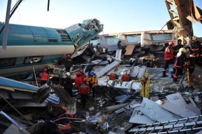 Ankara'da Tren Kazası Açıklaması 7 Ölü, 46 Yaralı