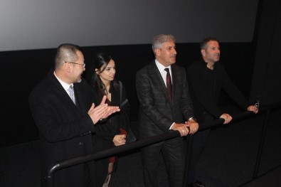 Arnavutköy'de Açılan İlk Sinema Salonuyla Çocuklar Sinemada Film İzlemenin Keyfini Yaşadı