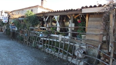 Balıkesir'de 71 Yıllık Taş Bina Müze Gibi Çay Evi Oldu