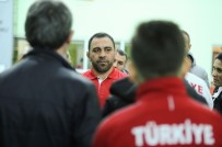 HAMZA YERLİKAYA - Hamza Yerlikaya, Badmintoncularla Antrenman Yaptı