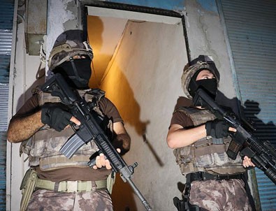 İstanbul'da 15 adrese eş zamanlı DEAŞ operasyonu: 12 gözaltı