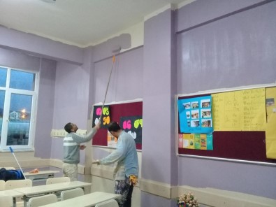 Körfez'de Okullara 3 Milyon TL'lik Bakım Onarım Desteği