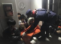 Kuşadası'nda 29'U Çocuk 53 Kaçak Göçmen Yakalandı