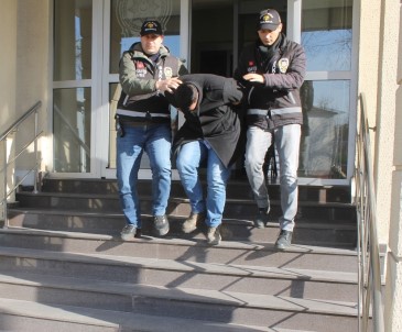 Sakarya'da 500 Bin TL'lik Cep Telefonu Çalan 2 Hırsız Yakalandı