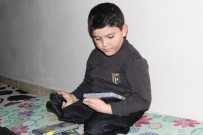 Suriyeli Abdulbasit'e Oyun Konsolu Hediye Edildi