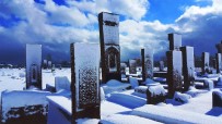 MEZAR TAŞI - Tarihi Selçuklu Mezarlığı Beyaz Gelinliğini Giydi